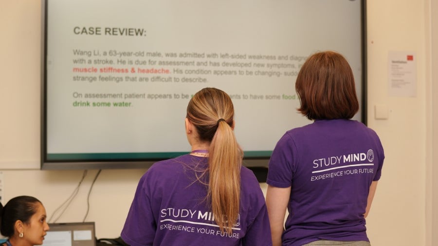 Medicine Career Camp (15-18 Years Old)